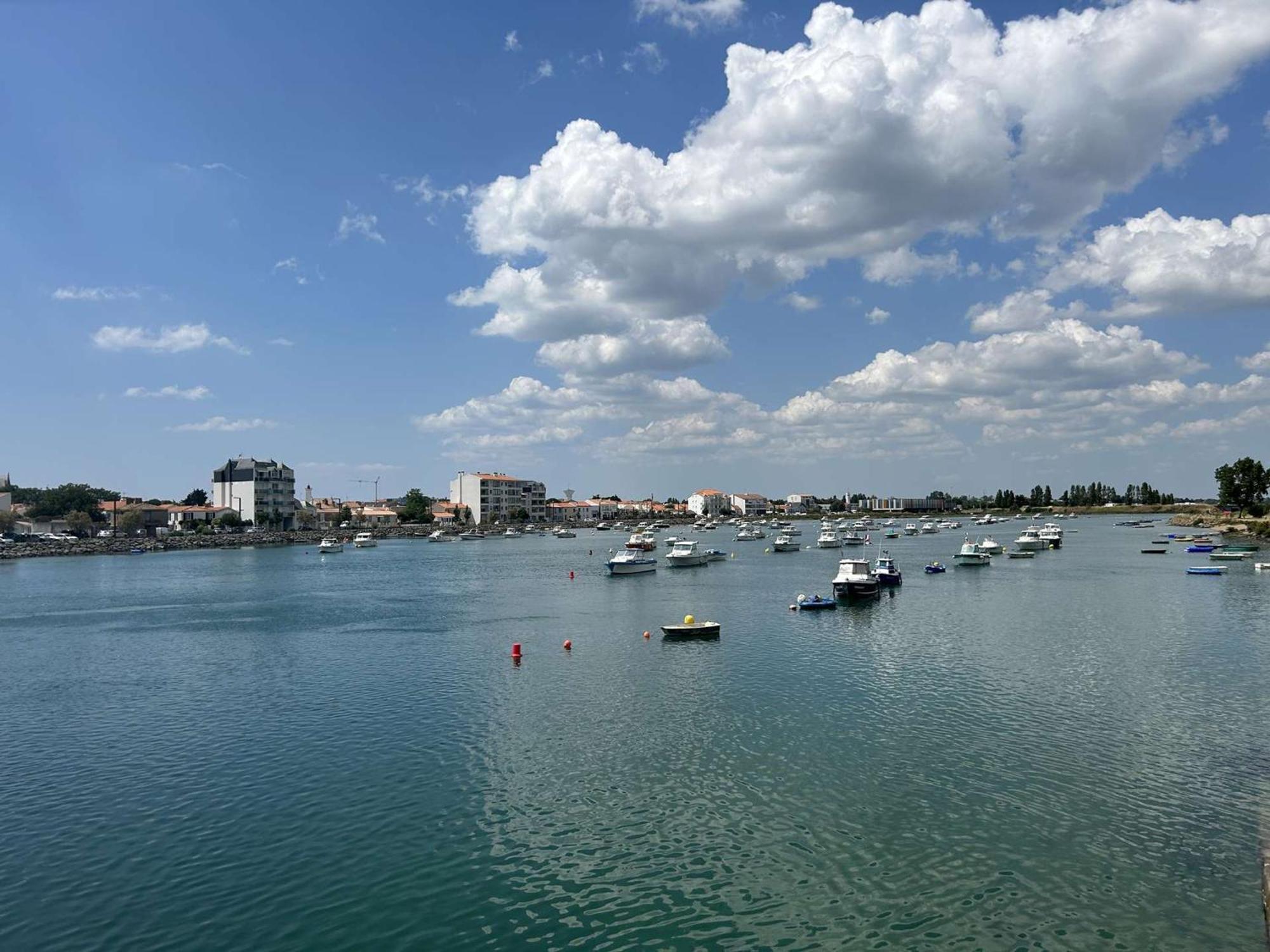 Appartement 2 Pieces Avec Parking Prive, Proche Plage Et Commerces, Saint-Gilles-Croix-De-Vie - Fr-1-224-783 外观 照片